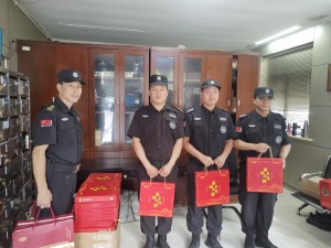 中秋慰問送真情 濃濃關(guān)懷暖人心 ——溫州國泰保安服務(wù)有限公司開展“濃情中秋?關(guān)懷相伴”活動