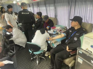 熱血傳愛(ài)，共筑生命橋梁——溫州國(guó)泰保安服務(wù)有限公司駐溫州附一醫(yī)安保隊(duì)伍開(kāi)展愛(ài)心獻(xiàn)血活動(dòng)