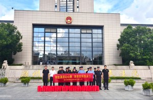 夏日送清涼 關(guān)愛(ài)沁人心——溫州國(guó)泰保安服務(wù)有限公司開(kāi)展高溫慰問(wèn)活動(dòng)